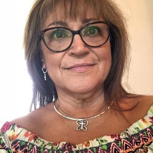 Meet your Posher, Elizabeth